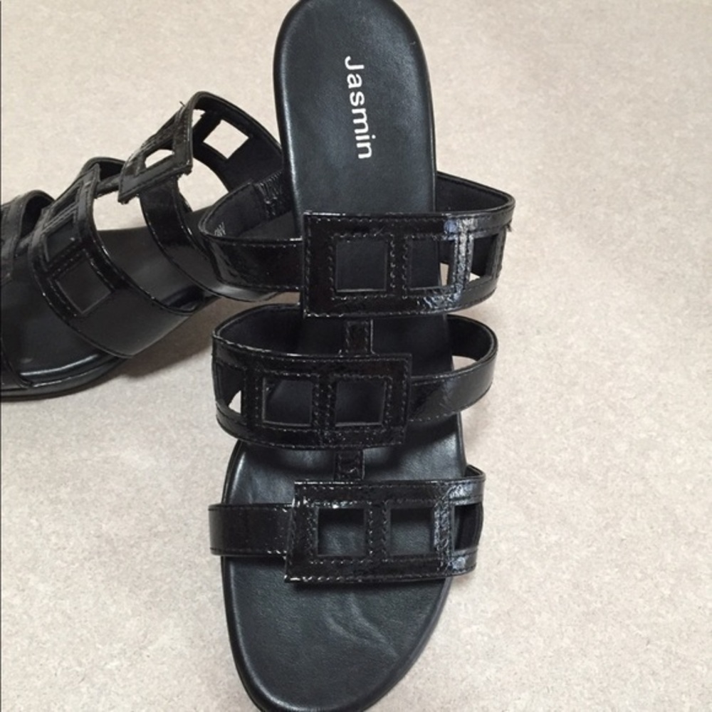 Jasmin NWOT patent leather mules